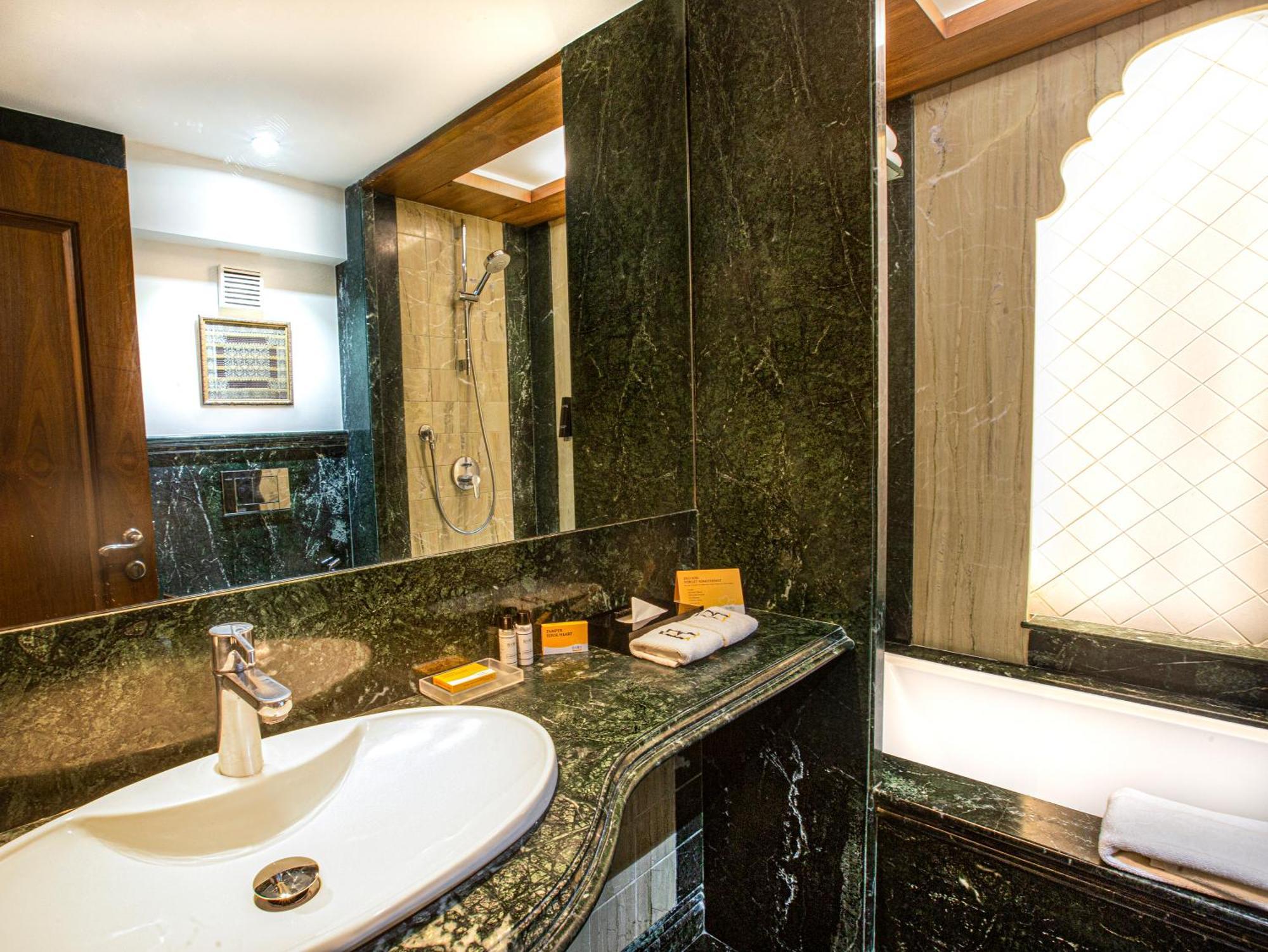Hotel Bawa Continental Mumbai Luaran gambar